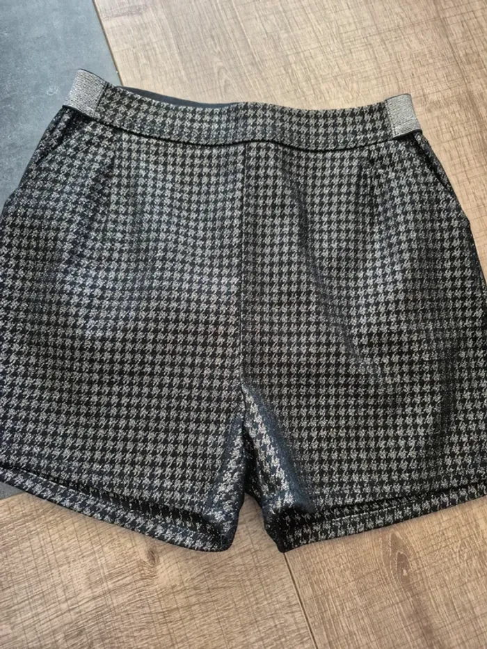 Short fille