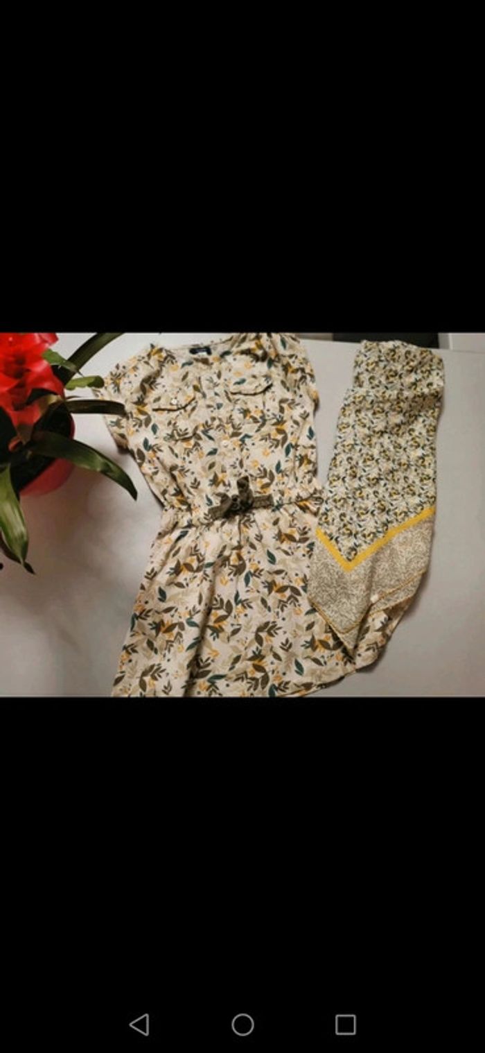 Robe 8 ans et son foulard - photo numéro 2