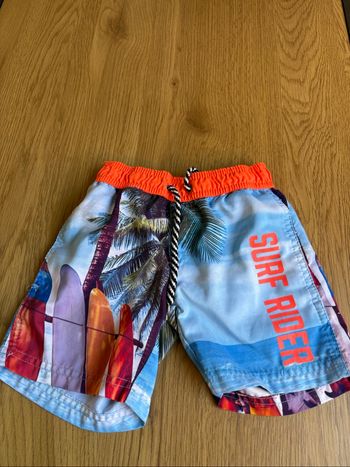 Short de bain garçon taille 104