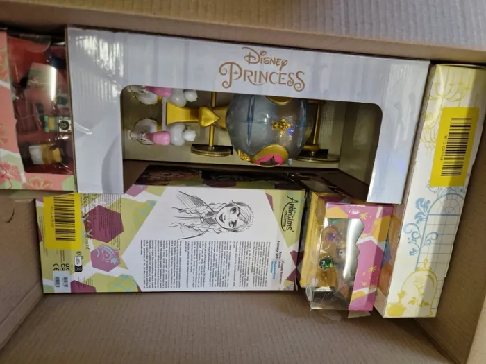 D216 - lot de 7 articles disney. poupées et figurines valeur environ 197€ - photo numéro 4