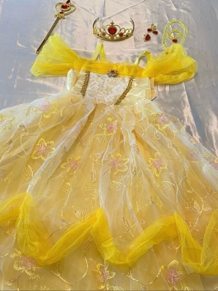 Déguisement robe princesse jaune avec des roses 7ans - photo numéro 9