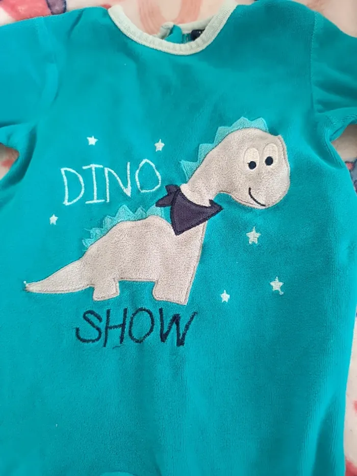 Pyjama dinosaure Kiabi taille 9 mois - photo numéro 2