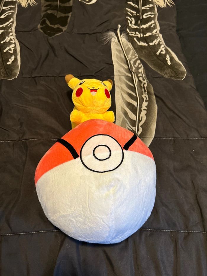 Peluche Pikachu