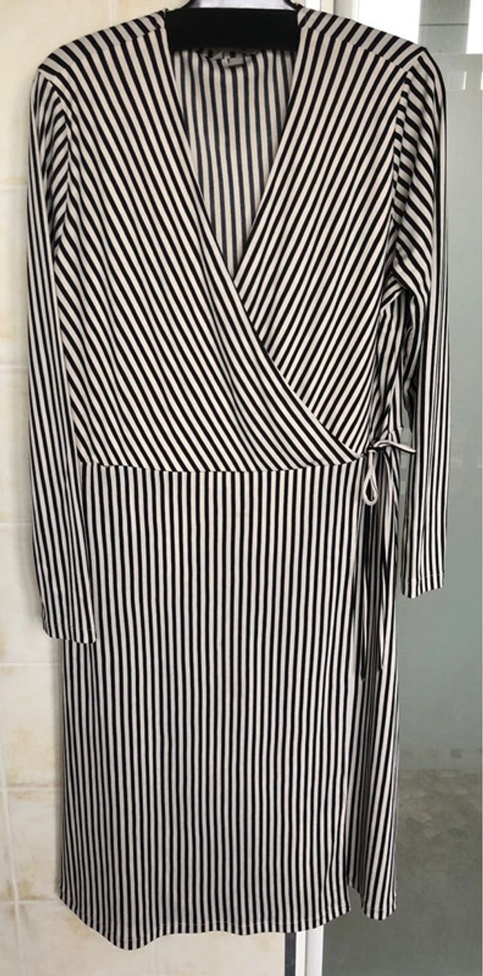 Robe portefeuille beige noire - H&M - photo numéro 2