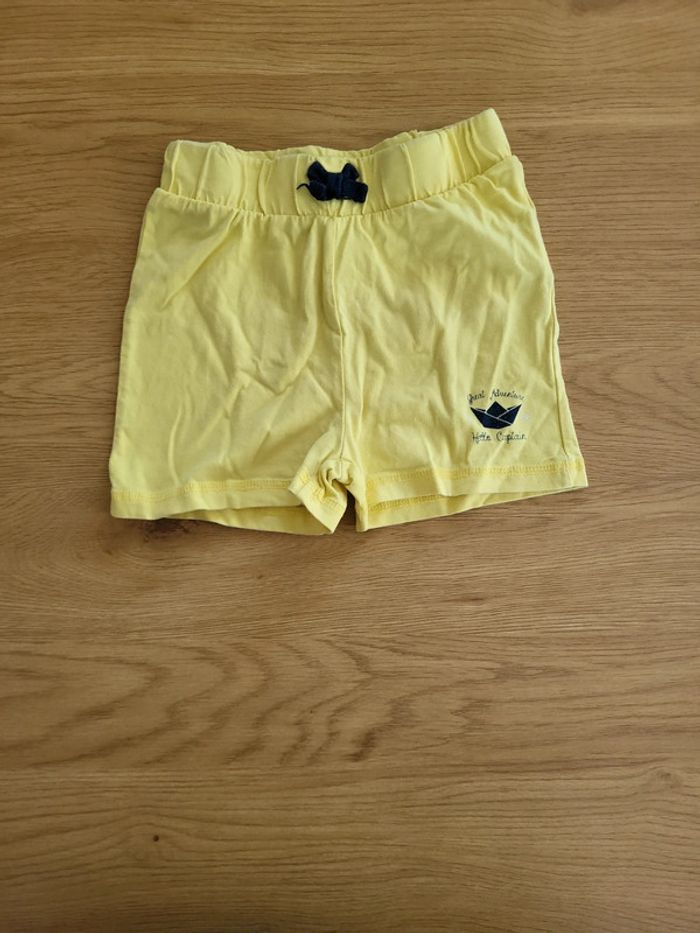 Short jaune
