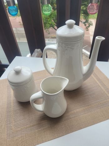 Cafetière, pot à sucres et pot à lait Sarreguemines