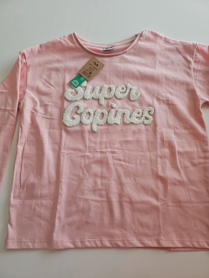 T-shirt manches longues Tape à l'oeil rose avec message brodé