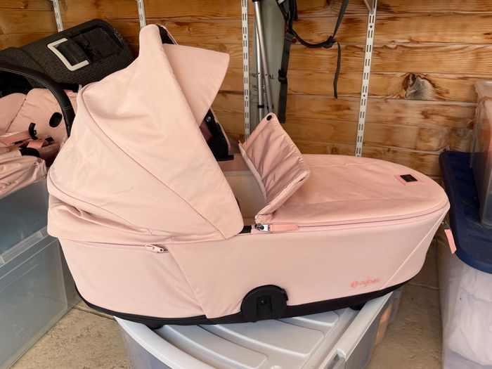 Nacelle Cybex rose très peu servie - photo numéro 5