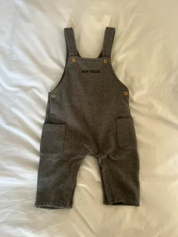 Salopette bébé gris inscription « Mon trésor » 12 mois
