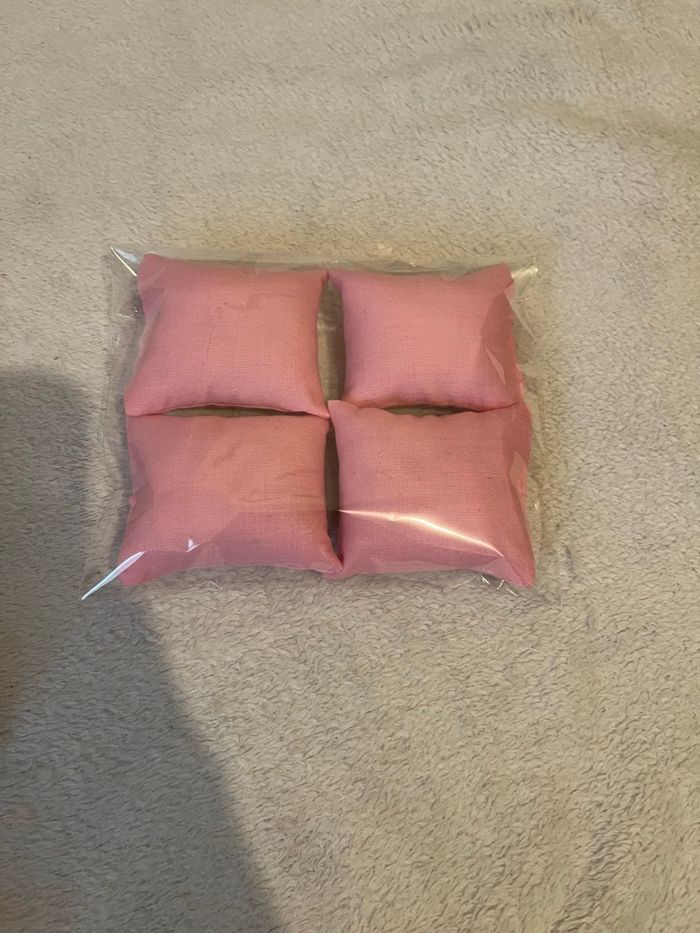 Lot 4 coussins pour barbie Neuf