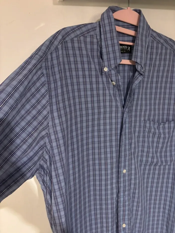 Chemise vintage Hugo Boss taille 44 en très bon état - photo numéro 2