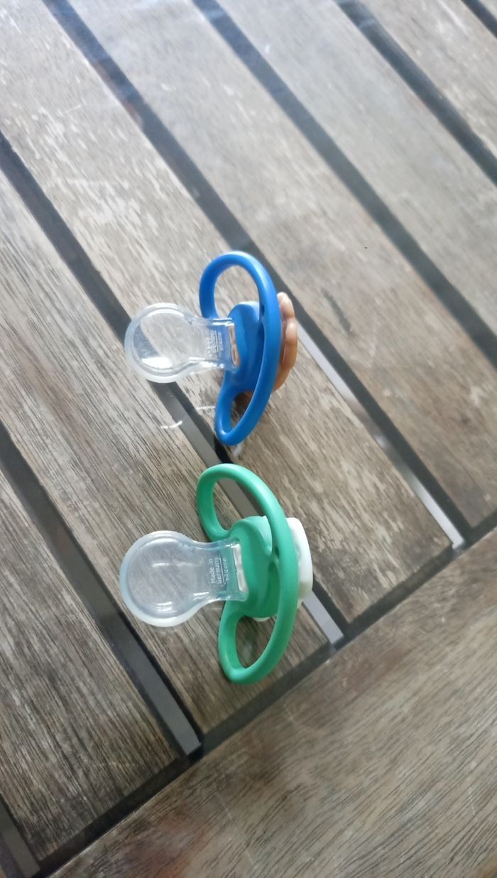 Lot de deux tétines / sucettes Nuk 6m+ - photo numéro 2