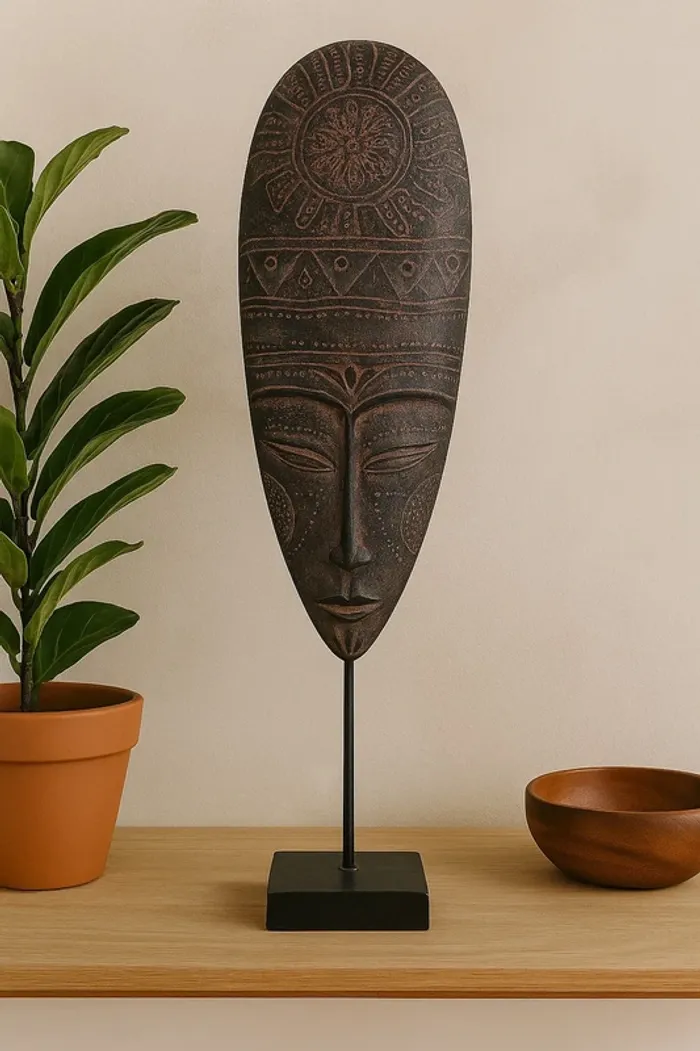 Masque ethnique monté sur un socle - photo numéro 2