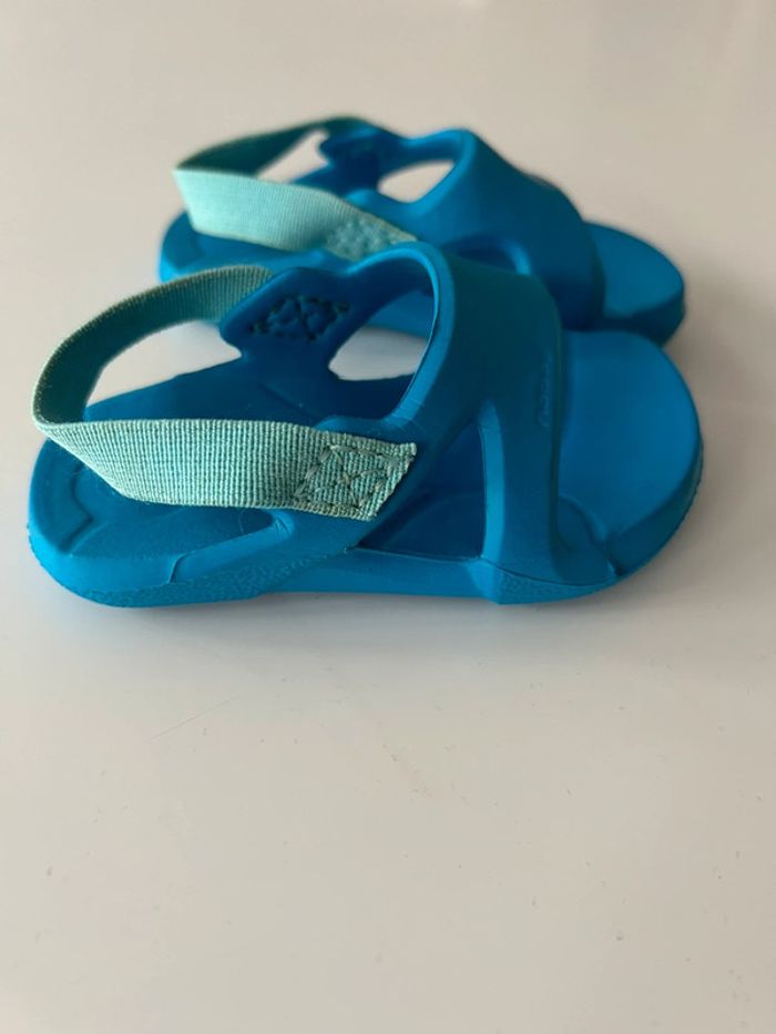 Chaussures aquatiques 18-19 Très bon état - photo numéro 2