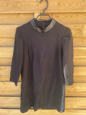 Robe noir avec col en similicuir taille 38