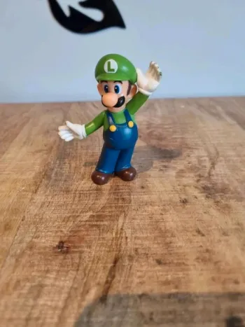 Figurine mac do 2013 luigi nintendo