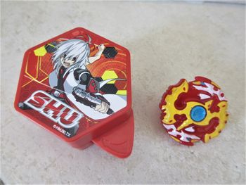 Toupie Beyblade Burst rouge Shu avec lanceur