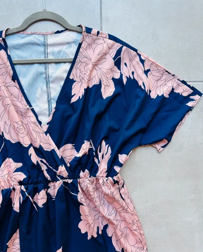 Magnifique robe fleurie bleue marine et rose pale neuve - photo numéro 2