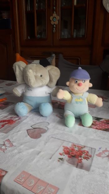 Peluche qui fonctionne avec des piles