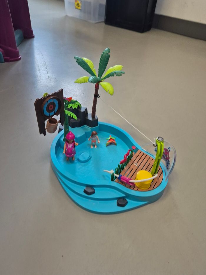 Playmobil family fun pool