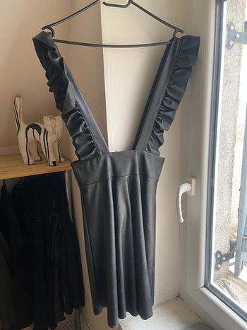 Robe bretelle simili noir