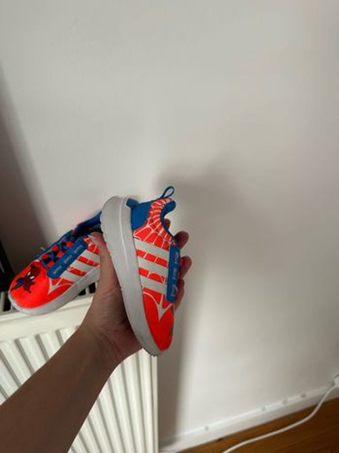 Basket adidas collaboration Marvel Spiderman - photo numéro 3