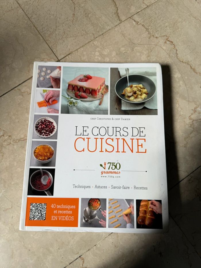 Livre de cuisine le cours de cuisine 750 gr Bon état