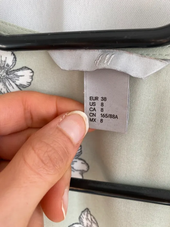Robe portefeuille verte à fleurs – taille M