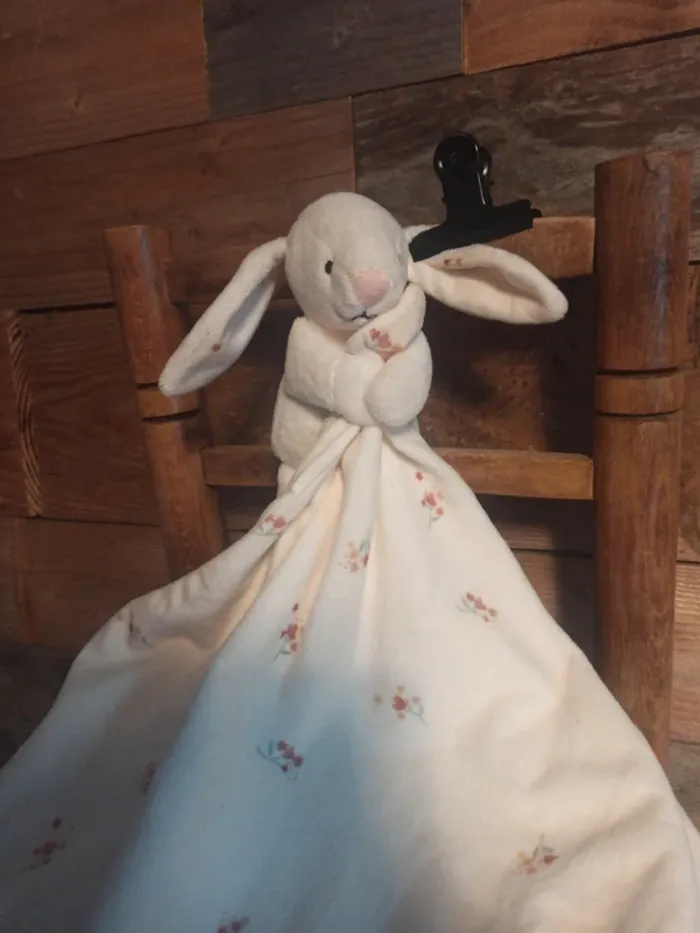 Doudou lapin écru fleurs Primark tbe - photo numéro 3