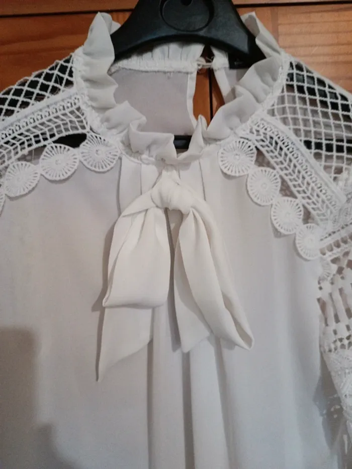 Blouse blanche manche crochet Shein - photo numéro 3