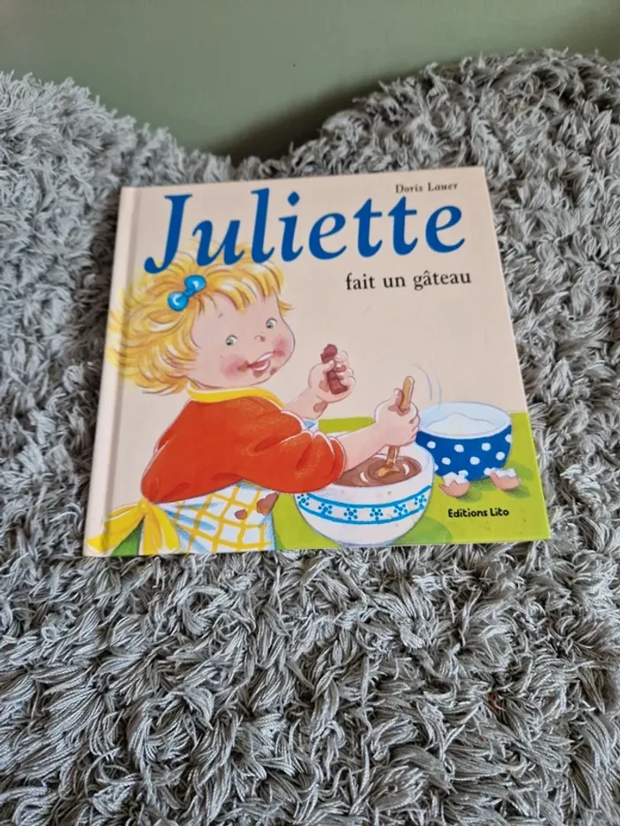 Juliette fait un gâteau