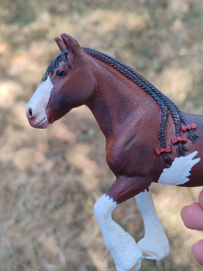 Figurine cheval Schleich marron et blanc - photo numéro 2