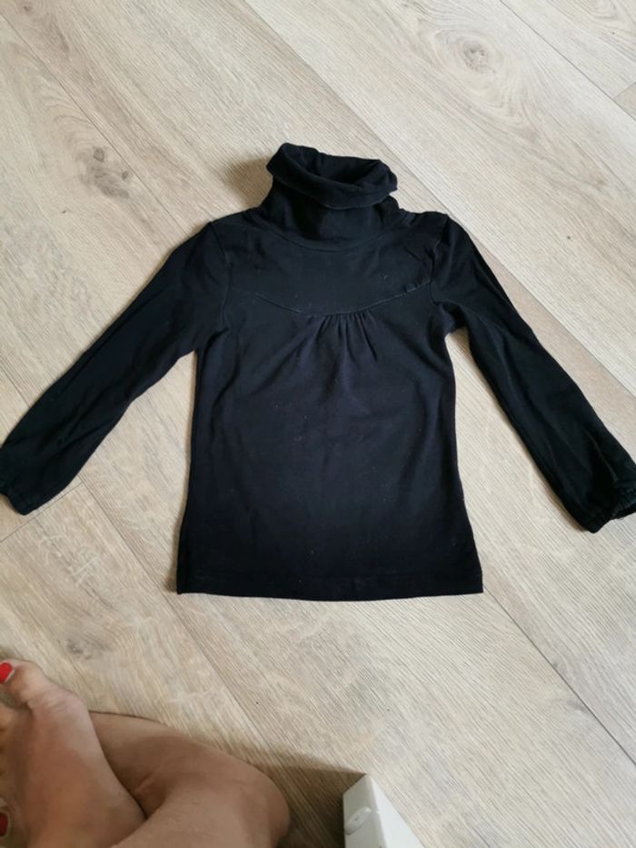 Sous pull noir 3 ans très bon état