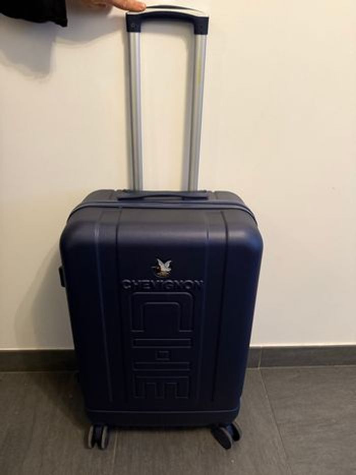 Valise rigide chevignon Neuve - photo numéro 1