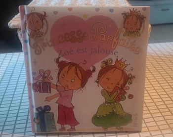 Princesse parfaite. Zoé est jalouse.