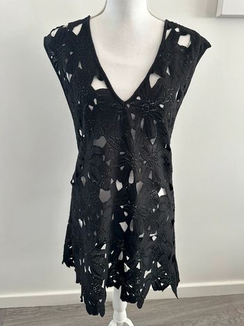 Robe noire ajourée broderies fleurs T38 M