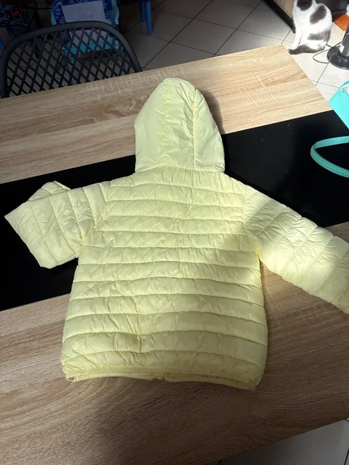 Doudoune jaune pastel taille 98:104 3/4ans - photo numéro 2