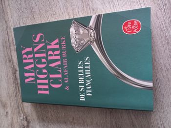 Livre Mary Higgins Clark & Alafair Burke - De si belles fiançailles