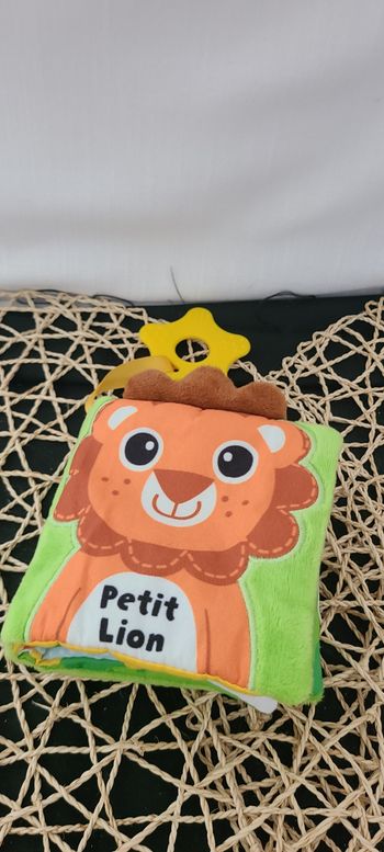 PETIT LION: MON LIVRE TISSU À MÂCHOUILLER Broché