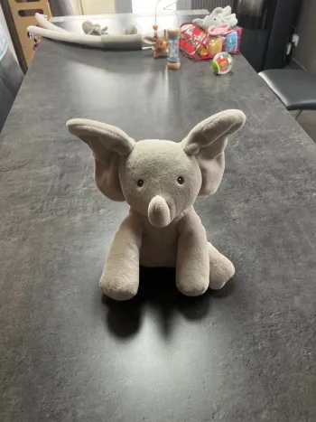 Peluche Interactive Flappy l'éléphant - Gund