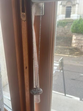 Pendentif émail et nacre avec chaîne en argent