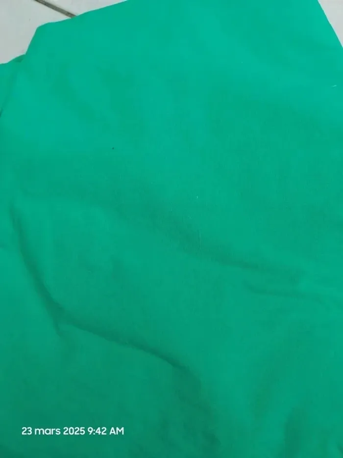 Coupon de 250 x 140 cm – Tissu 100 % coton –couleur vert – Tissus Myrtille