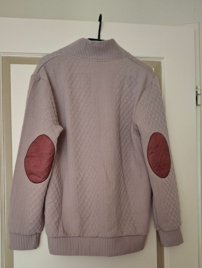 Sweat homme. Sport.  TS.Manches 2 rond marrons aux coudes. Col ouvert boutonné. - photo numéro 2