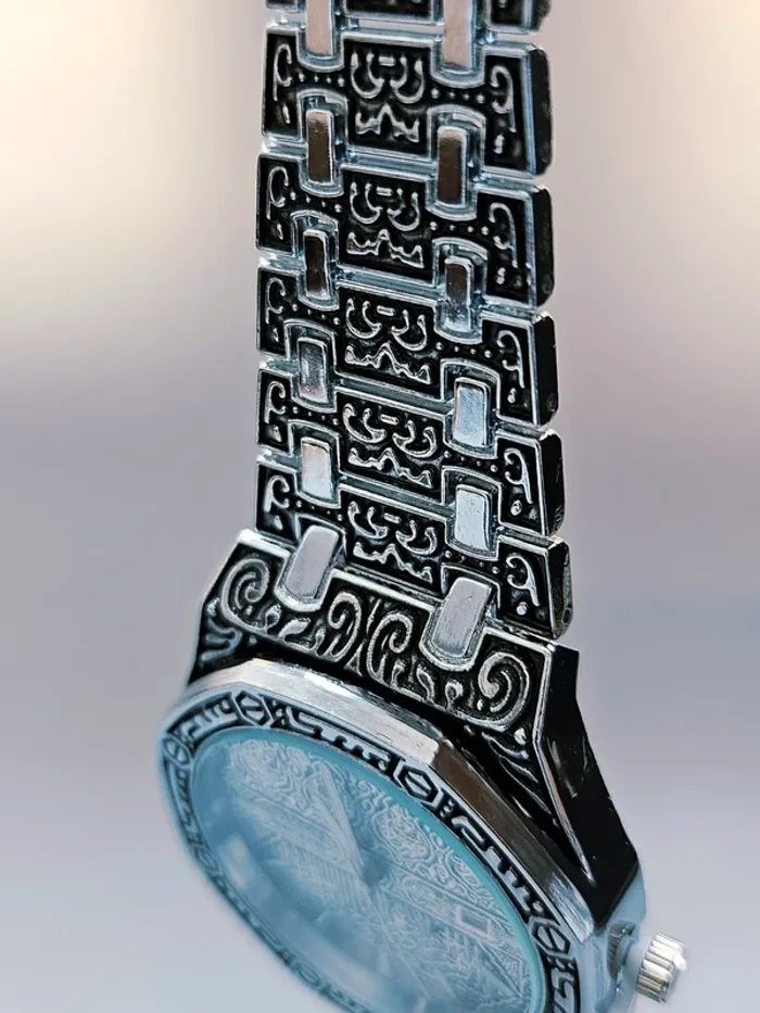 Montre Argentée Acier Inoxydable Gravée Ornements - photo numéro 2