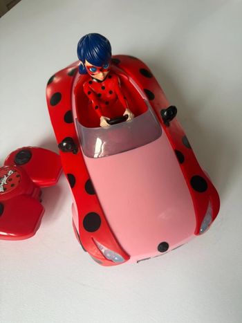 Voiture radiocommandée Ladybug Miraculous grand modèle