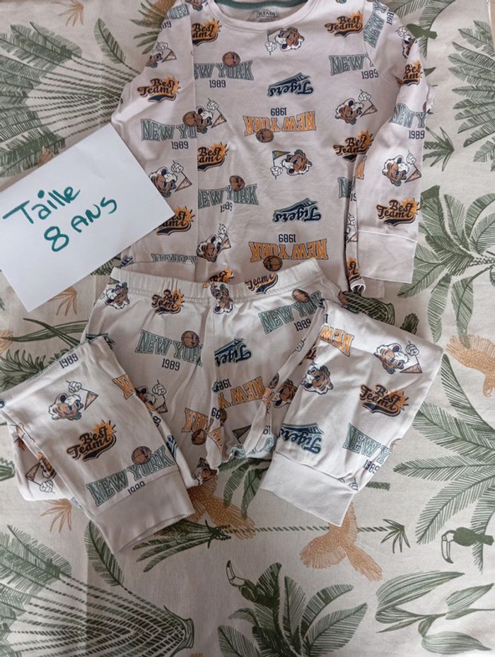 Pyjama taille 8 ans