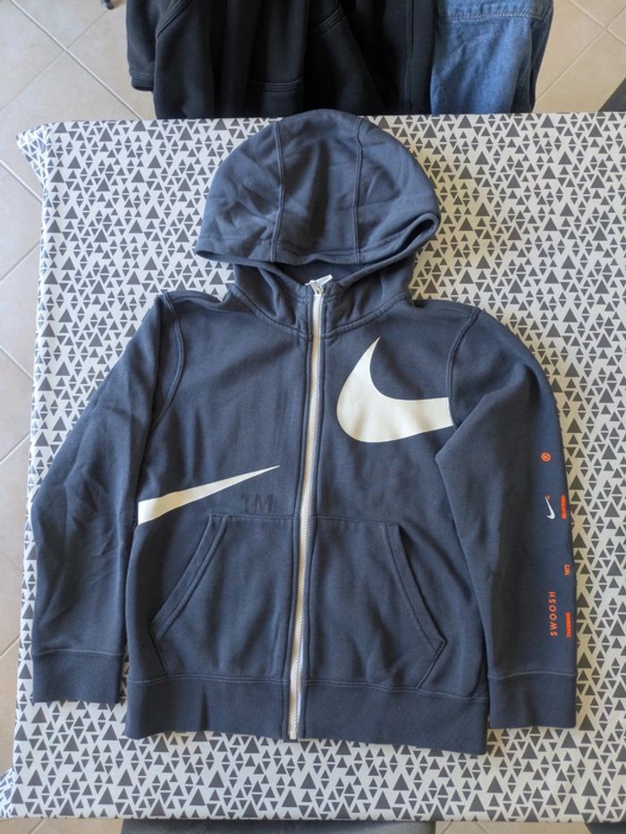 sweat zippé à capuche TBE