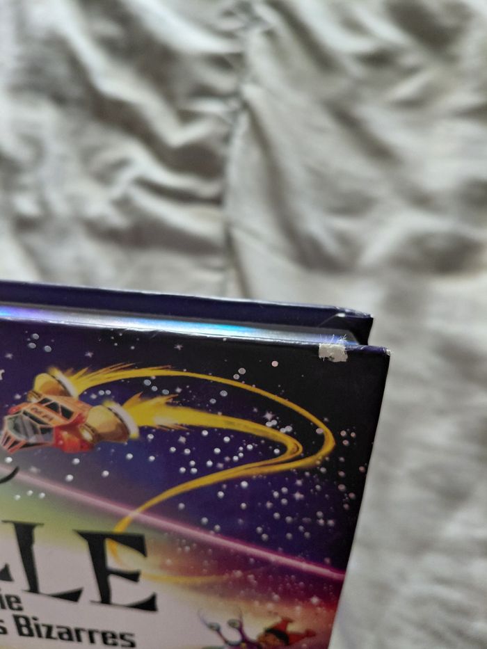 Livre Mortèle Adèle et la galaxie des bizarres - photo numéro 3