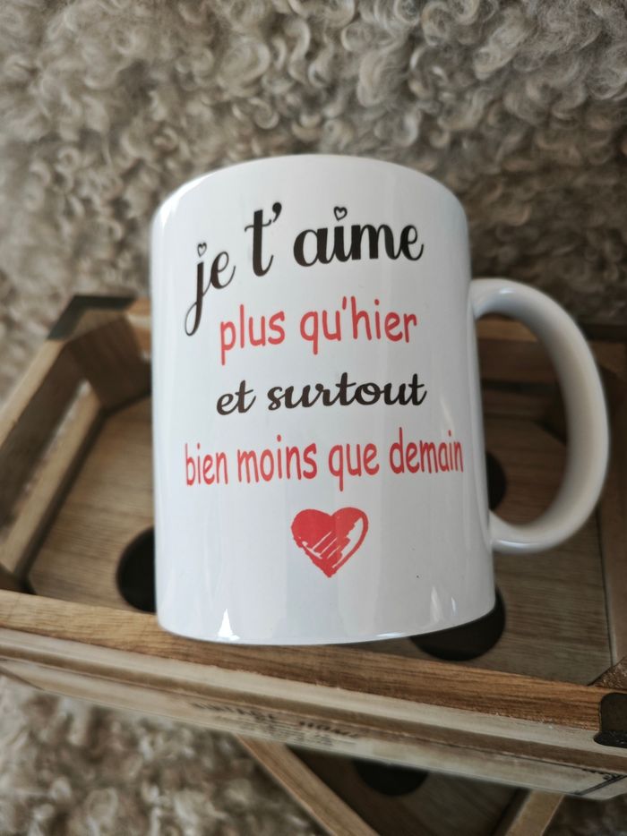 Tasse Idée Cadeau Saint Valentin - Je t'aime plus qu'Hier