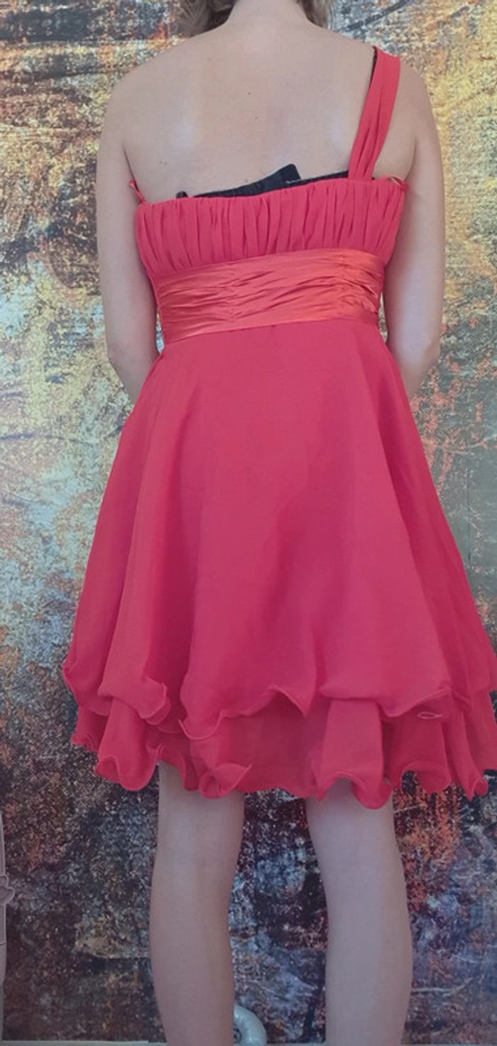 Magnifique robe dolce vitæ taille 38 mais convient à un 34 en très bon état - photo numéro 2